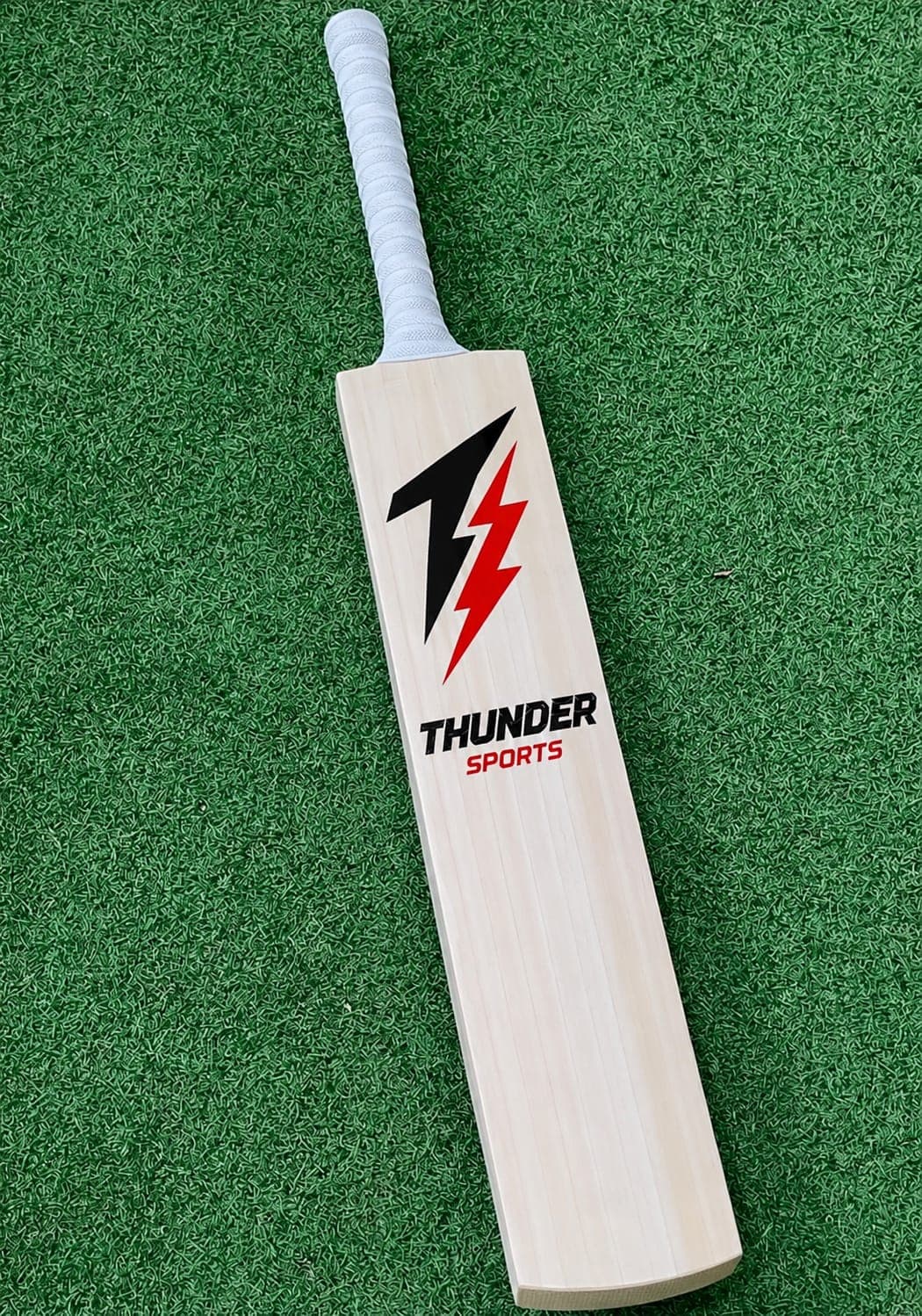Thunder Strike cricket bat